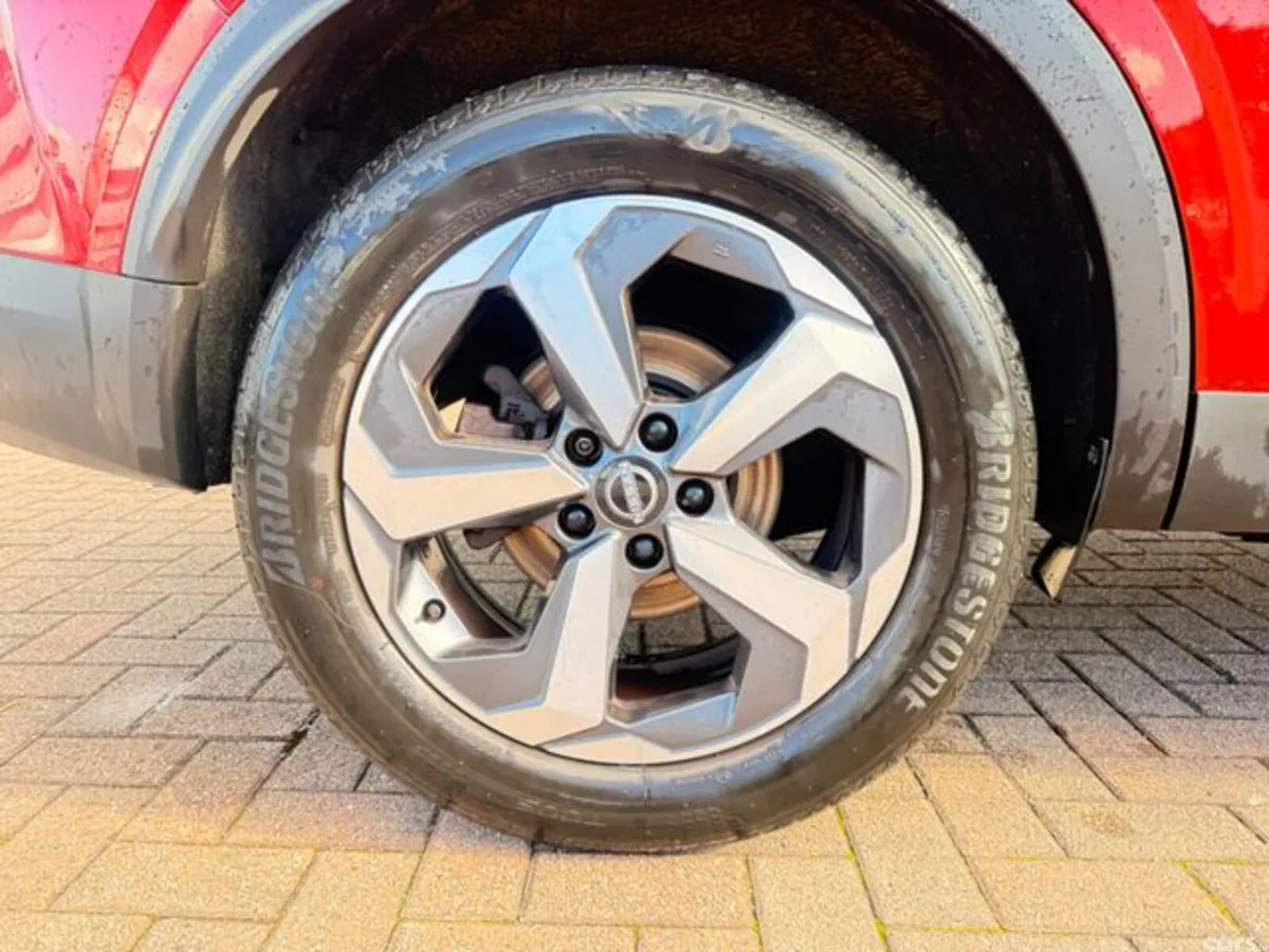 Nissan Qashqai MPV, Petrol, 2024, Red