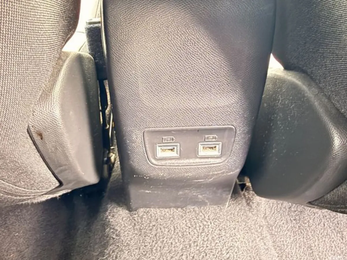 Peugeot 2008 MPV, Petrol, 2023, Red