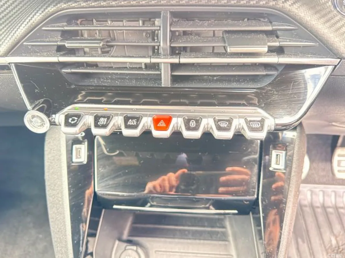 Peugeot 2008 MPV, Petrol, 2023, Red