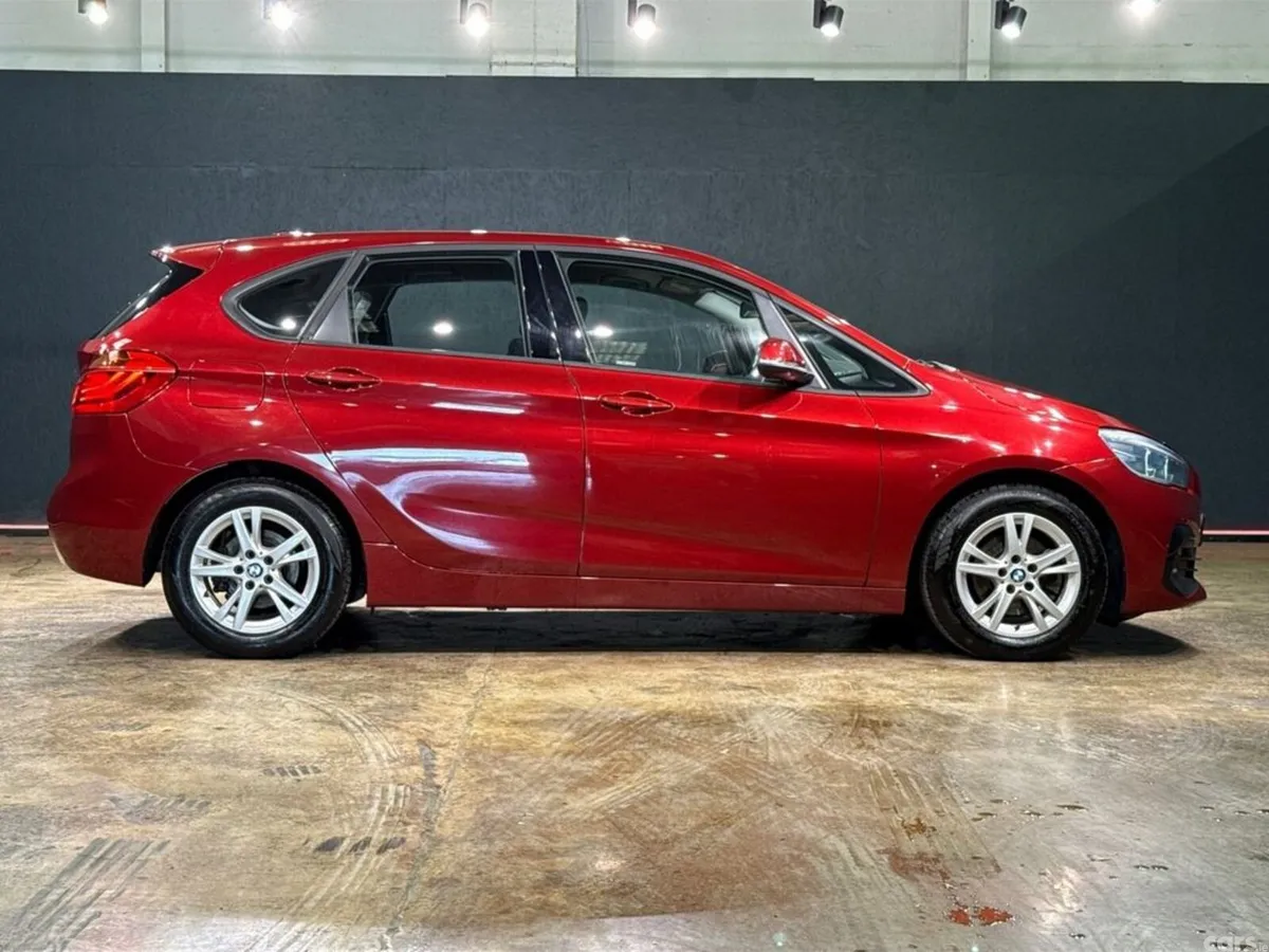 BMW 2-Series MPV, Petrol, 2018, Red