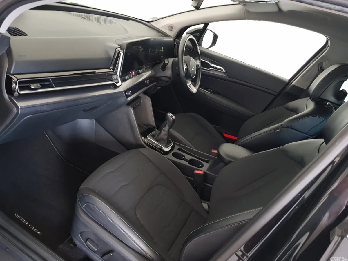 Kia Sportage MPV, Diesel, 2022, Black
