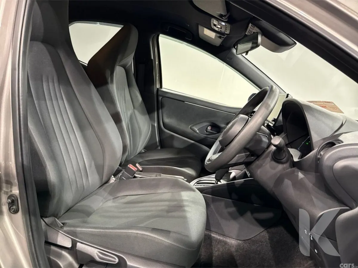 Toyota Yaris Hatchback, Petrol Hybrid, 2025, Brown