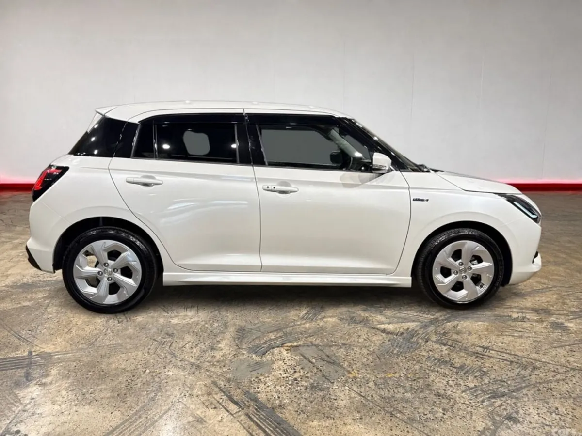 Suzuki Swift Hatchback, Petrol Hybrid, 2025, White