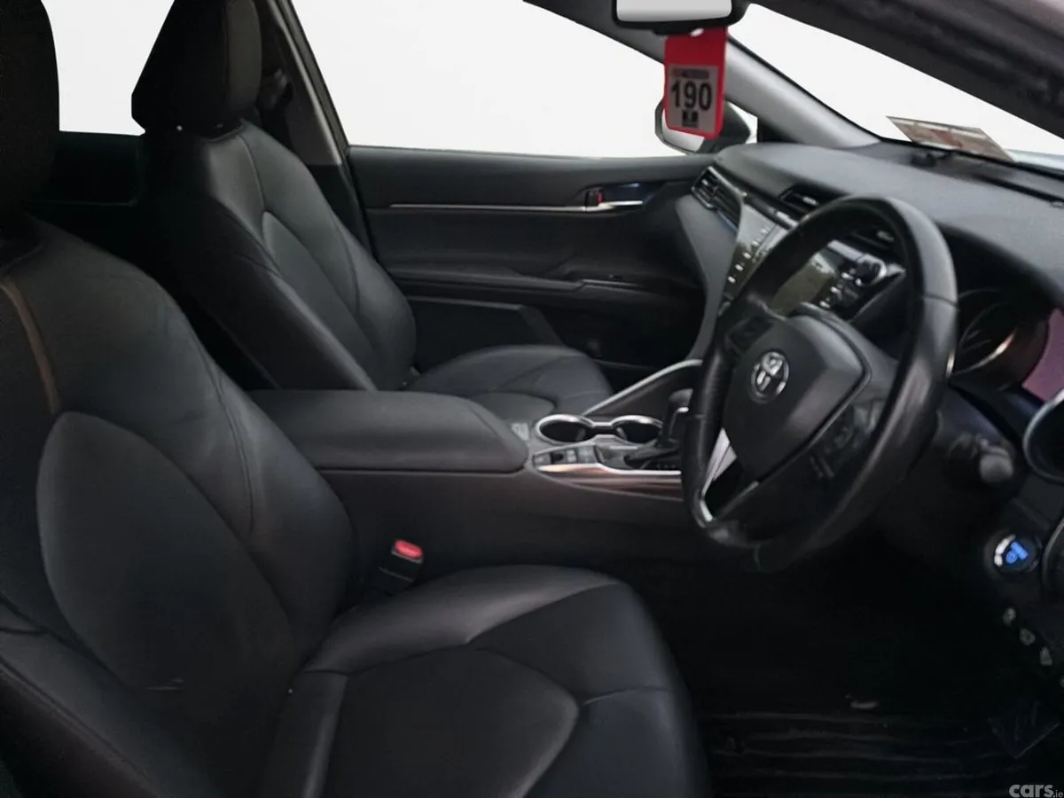 Toyota Camry Saloon, Petrol Hybrid, 2018, White