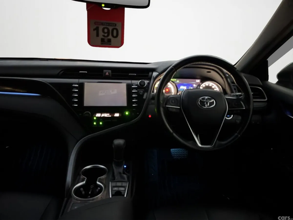 Toyota Camry Saloon, Petrol Hybrid, 2018, White