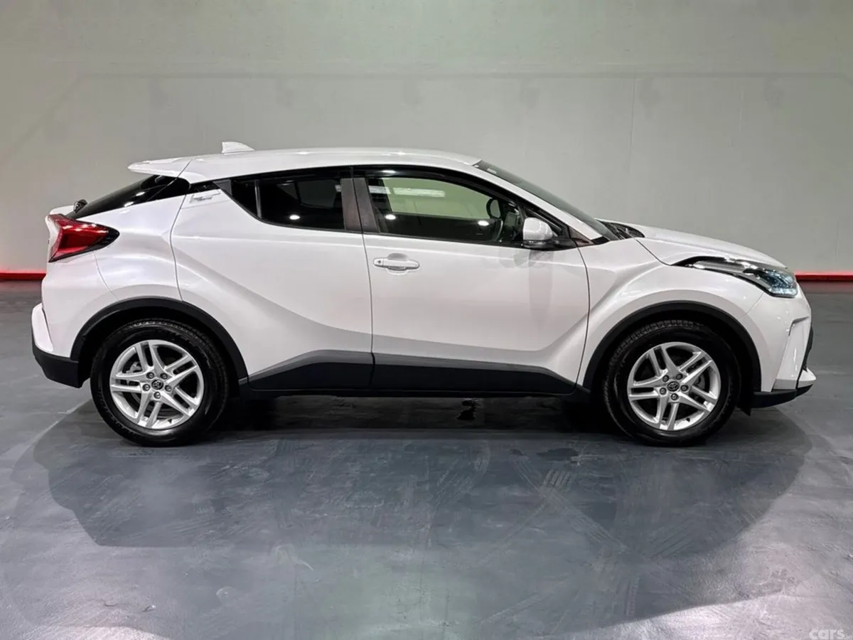 Toyota C-HR SUV, Petrol Hybrid, 2023, White
