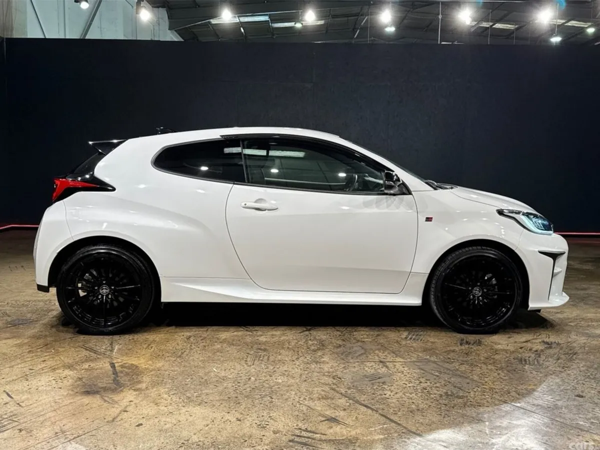 Toyota Yaris Hatchback, Petrol, 2021, White