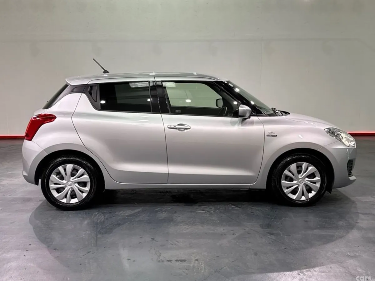 Suzuki Swift Hatchback, Petrol Hybrid, 2022, Silver