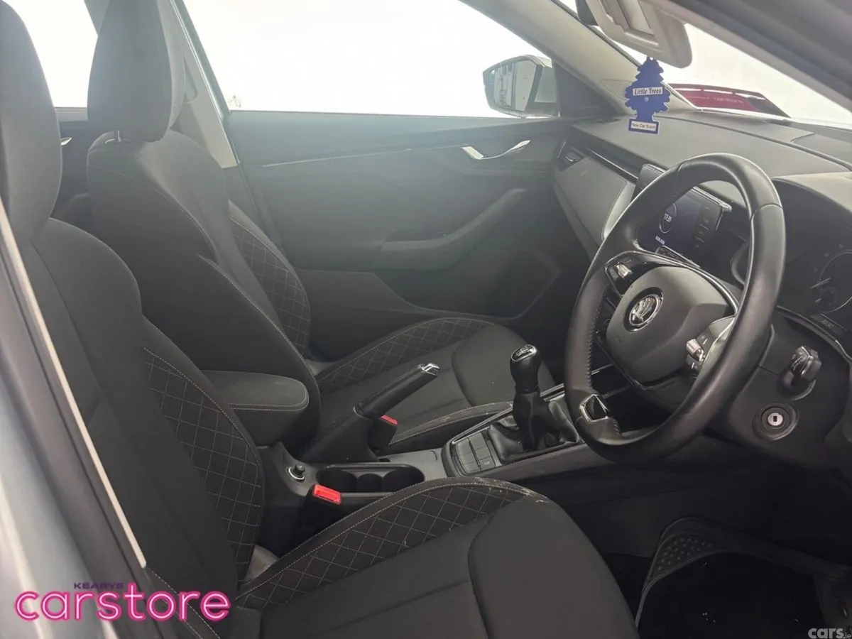 Skoda Kamiq Hatchback, Petrol, 2023, Grey