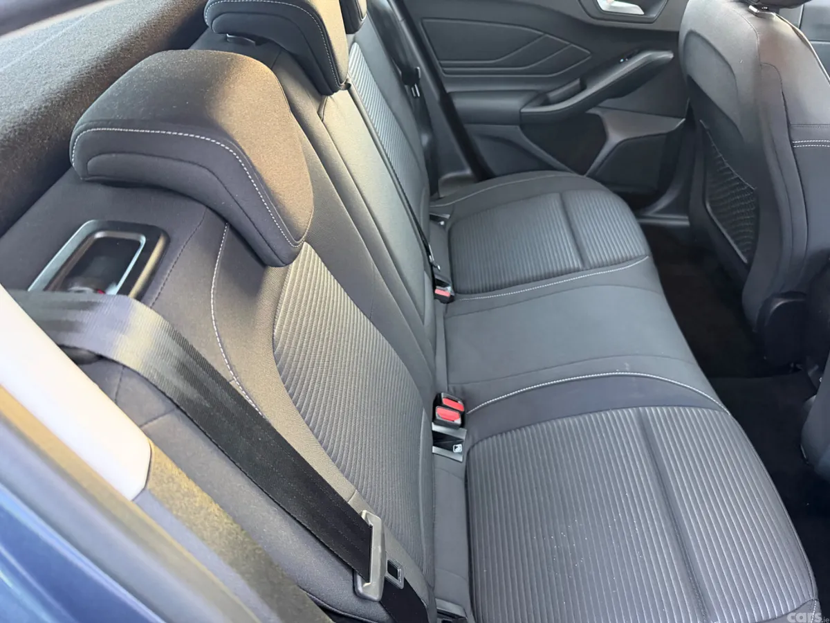Ford Focus Hatchback, Diesel, 2020, Blue