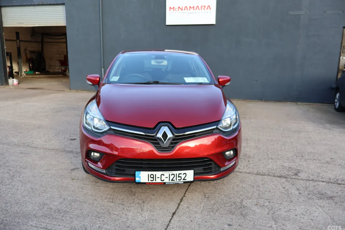 Renault Clio Hatchback, Petrol, 2019, Red