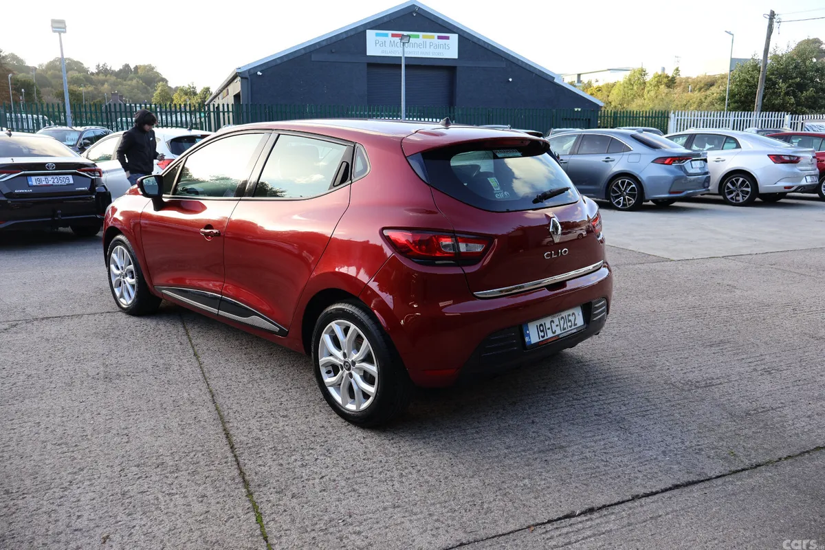 Renault Clio Hatchback, Petrol, 2019, Red