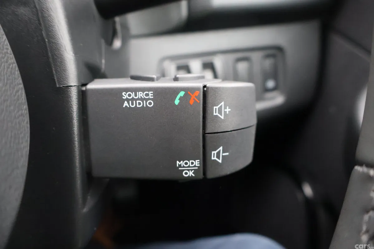 Renault Clio Hatchback, Petrol, 2019, Red
