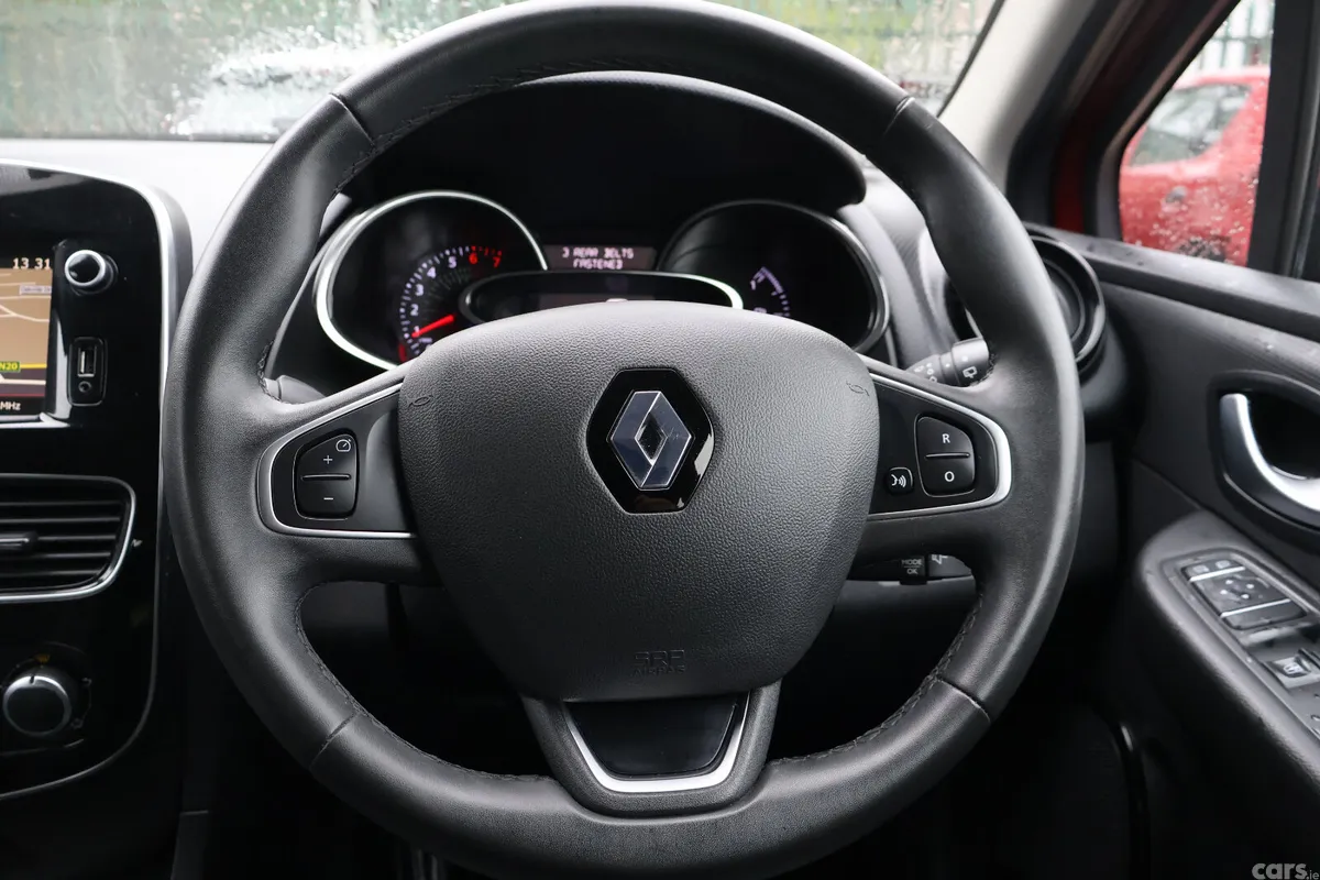 Renault Clio Hatchback, Petrol, 2019, Red