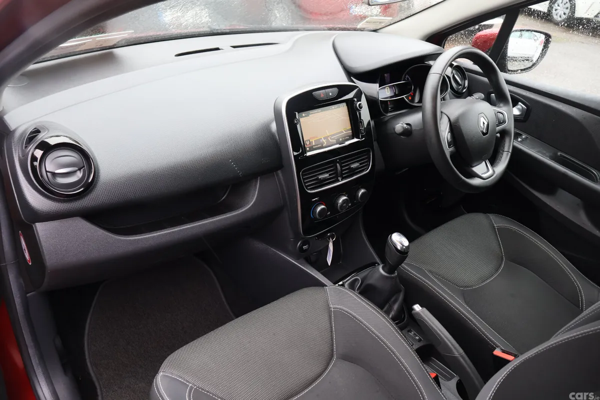 Renault Clio Hatchback, Petrol, 2019, Red