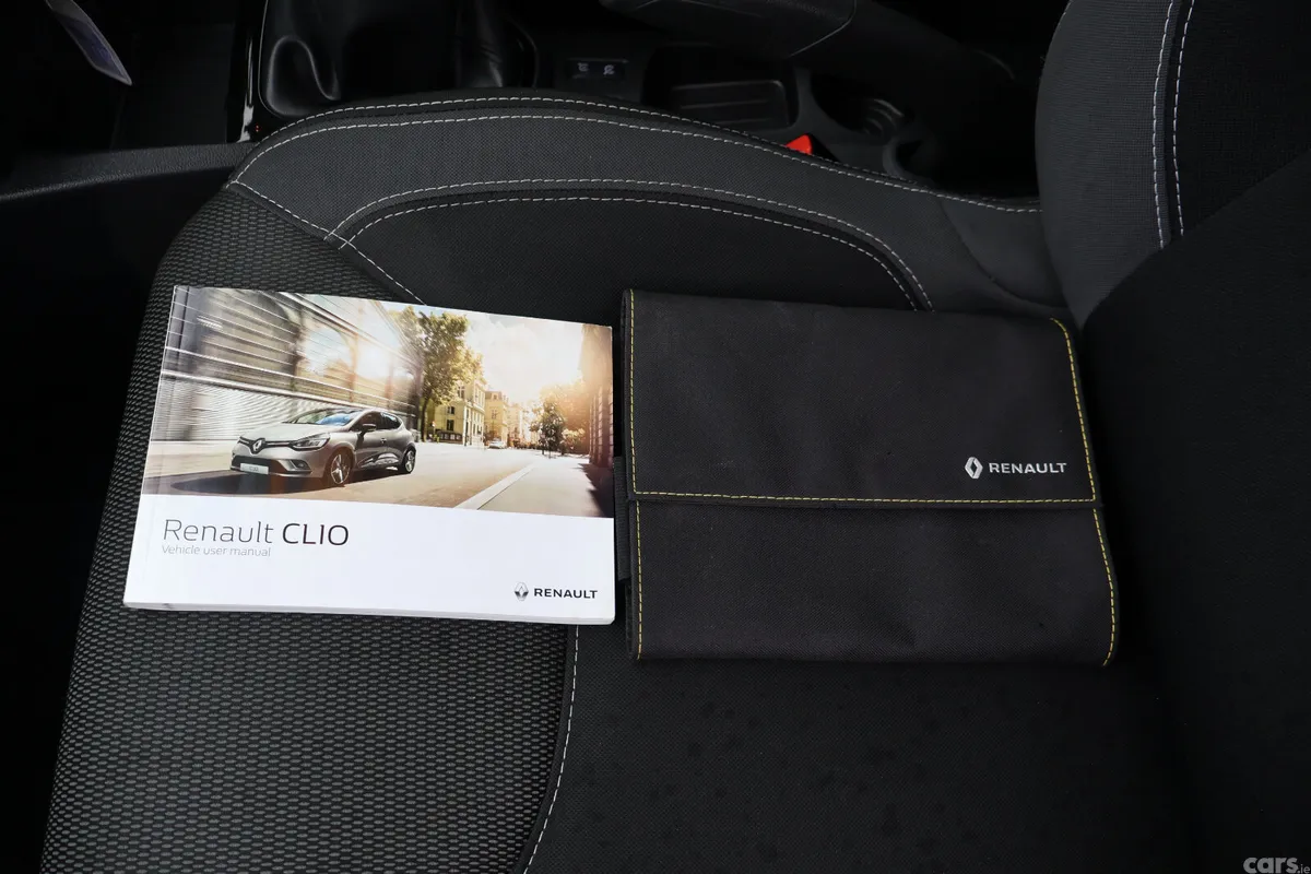 Renault Clio Hatchback, Petrol, 2019, Red