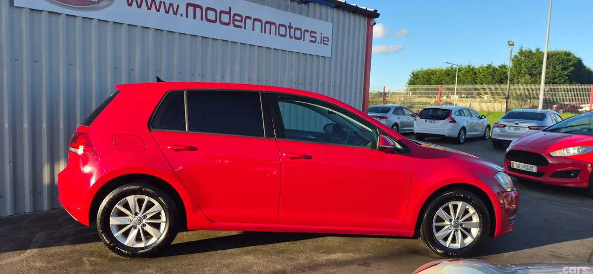 Volkswagen Golf Hatchback, Petrol, 2016, Red
