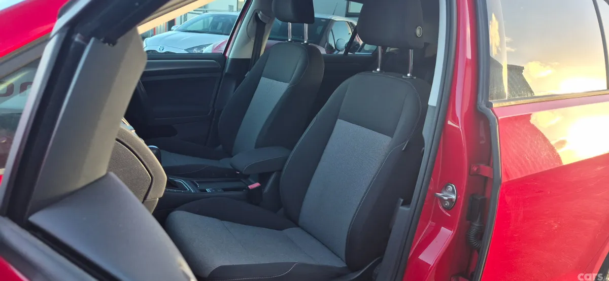 Volkswagen Golf Hatchback, Petrol, 2016, Red