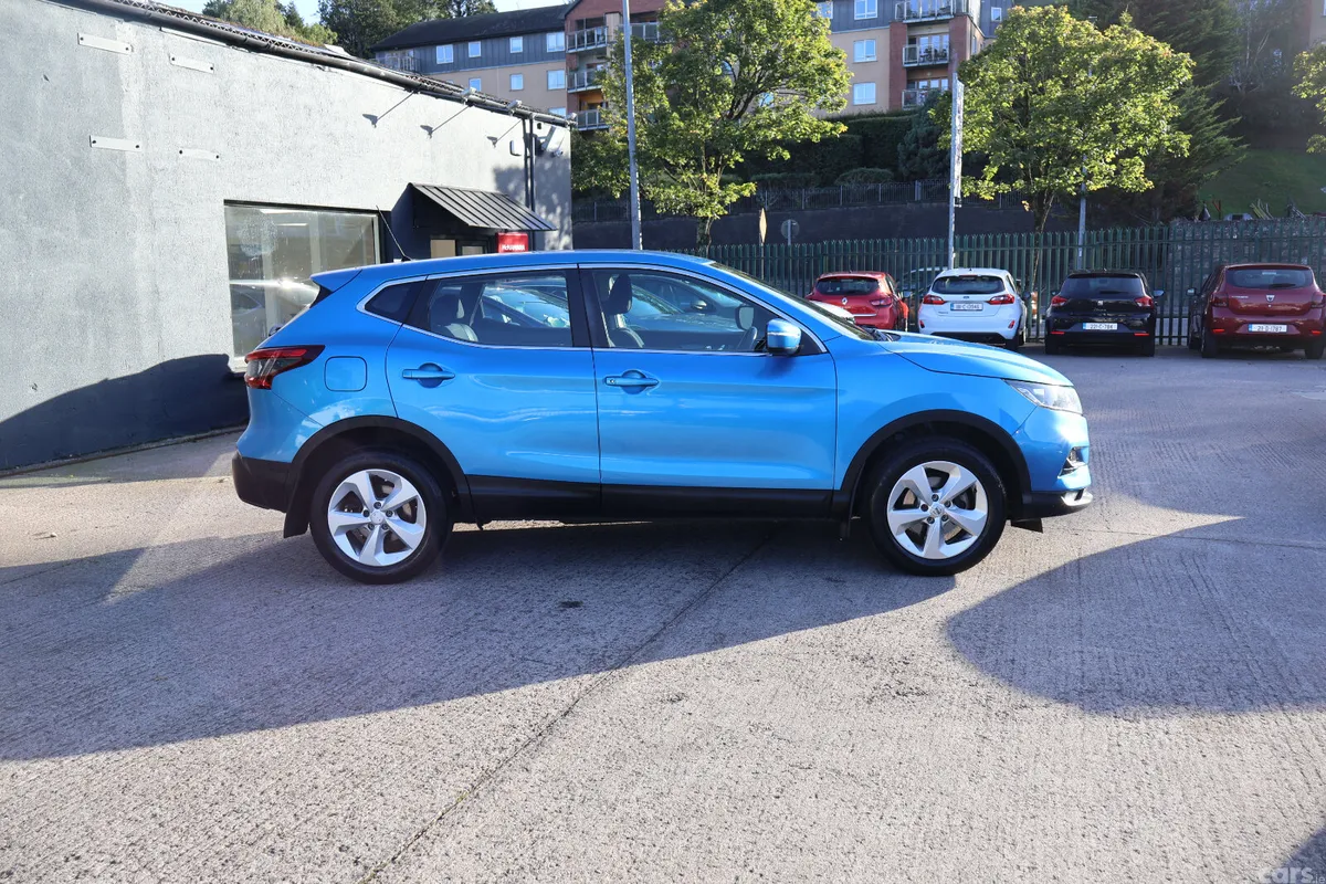 Nissan Qashqai SUV, Diesel, 2017, Blue