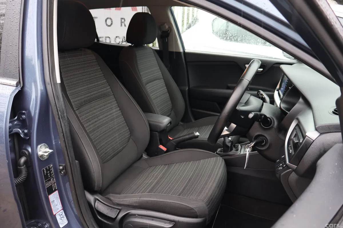 Kia Stonic SUV, Petrol, 2018, Blue