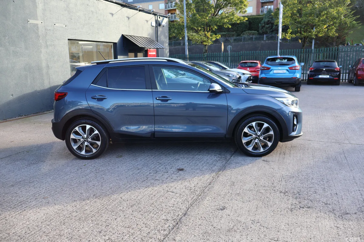 Kia Stonic SUV, Petrol, 2018, Blue