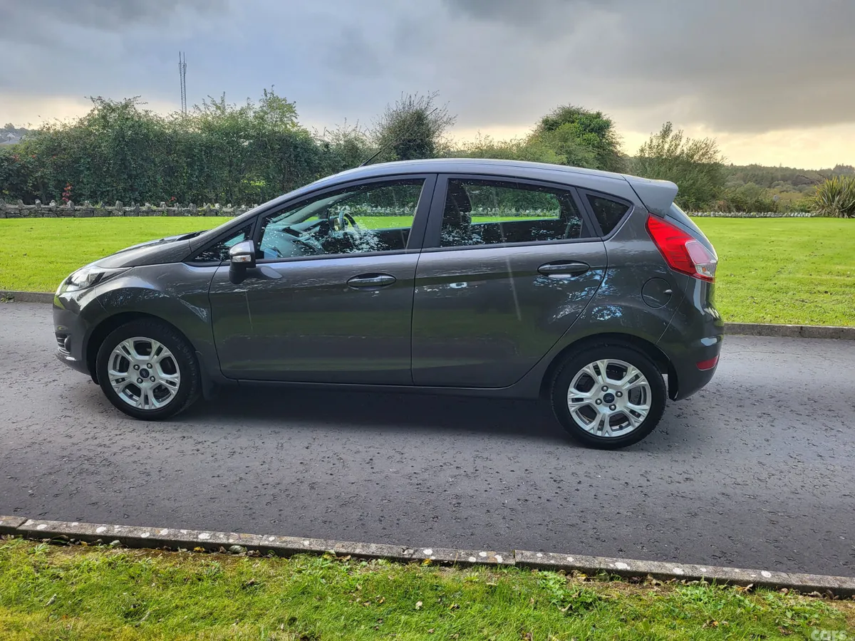 Ford Fiesta Hatchback, Petrol, 2015, Grey