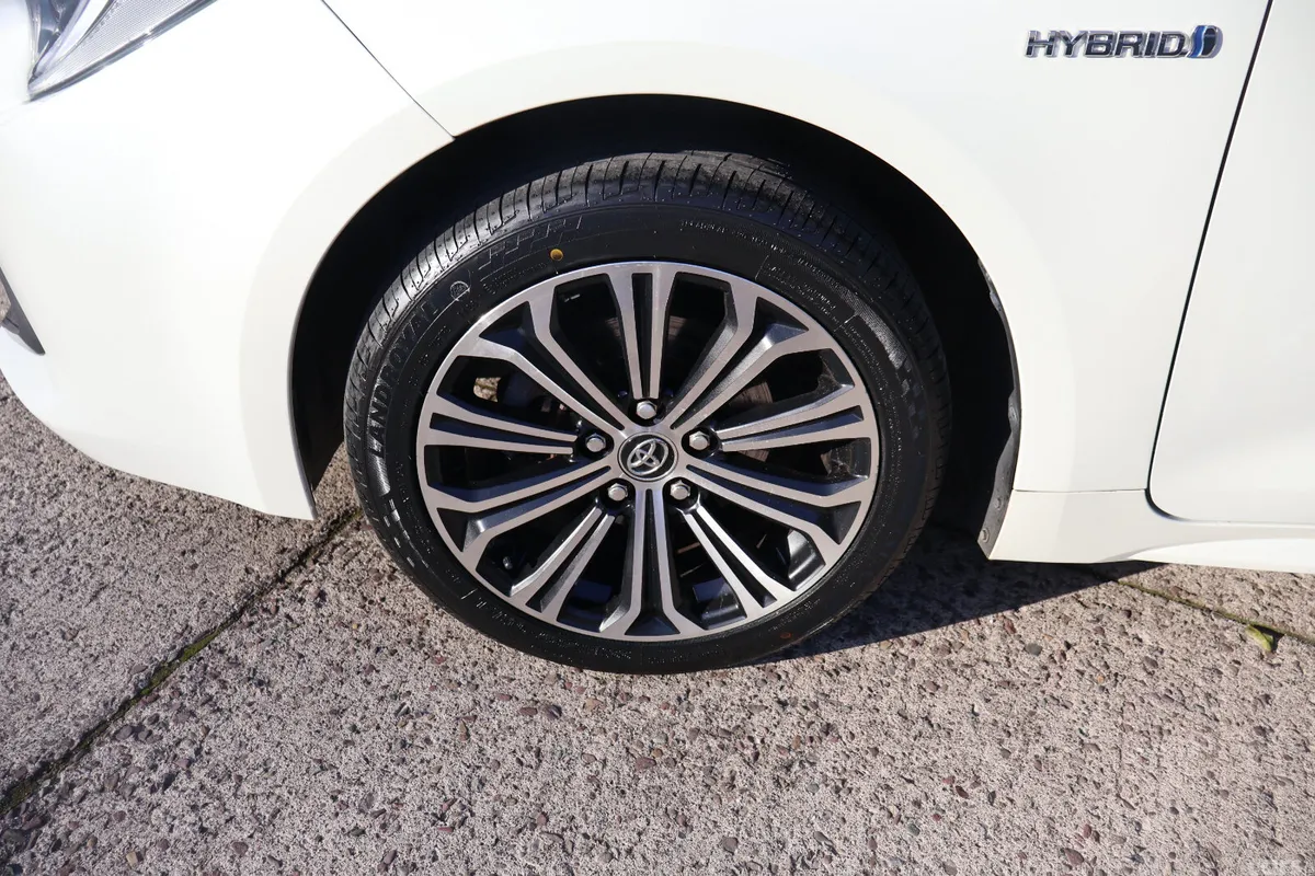 Toyota Corolla Hatchback, Petrol Hybrid, 2019, White