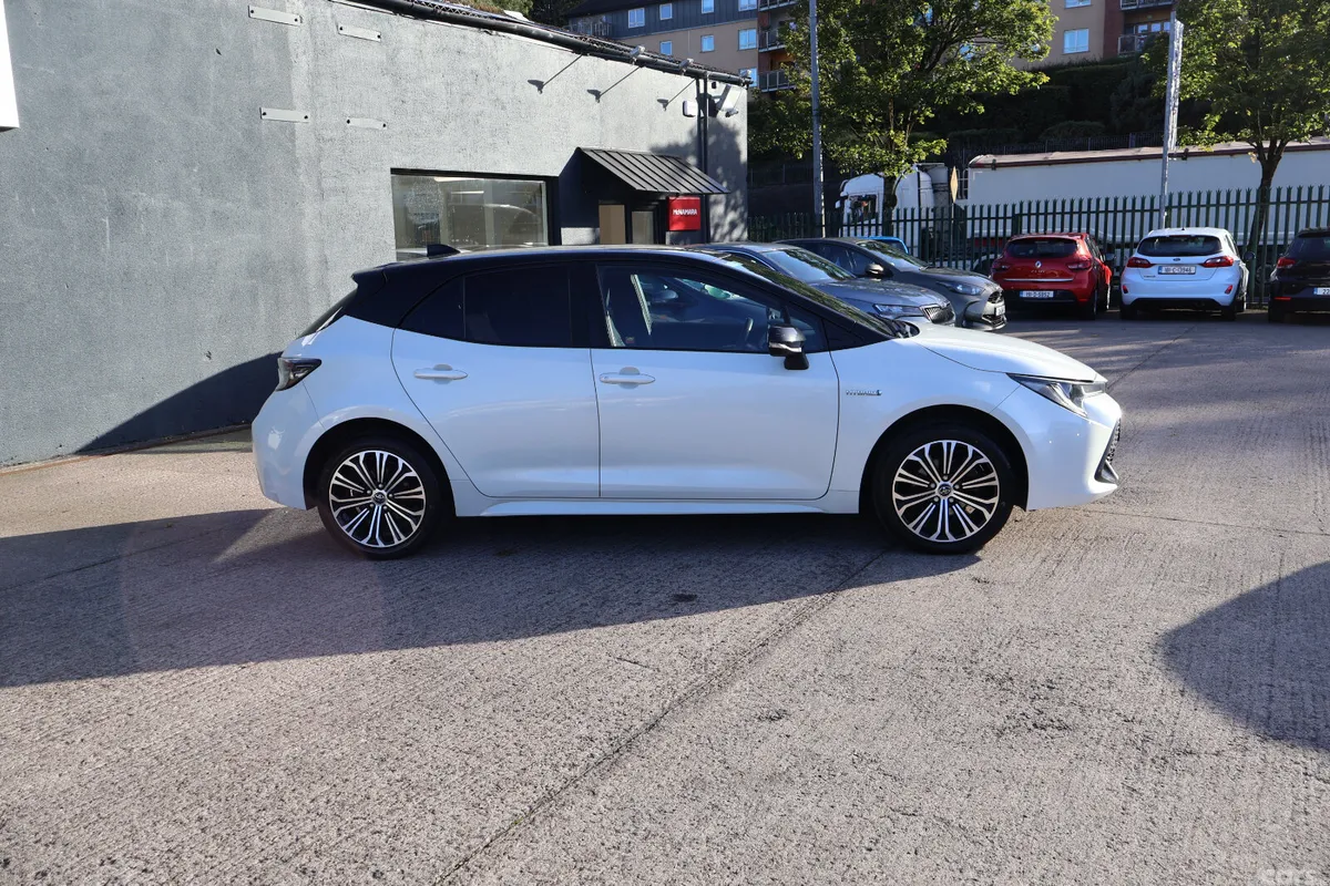 Toyota Corolla Hatchback, Petrol Hybrid, 2019, White