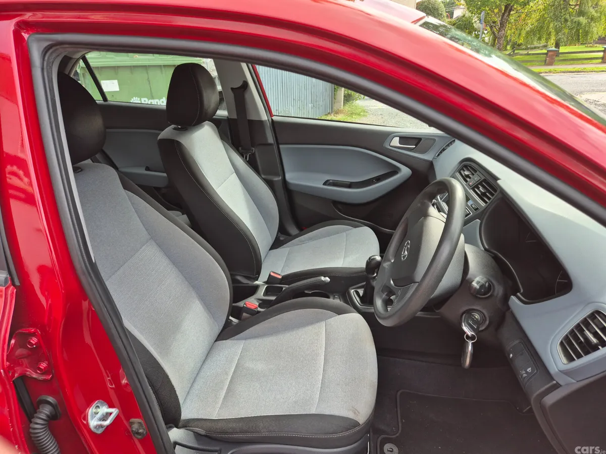 Hyundai i20 Hatchback, Petrol, 2016, Red