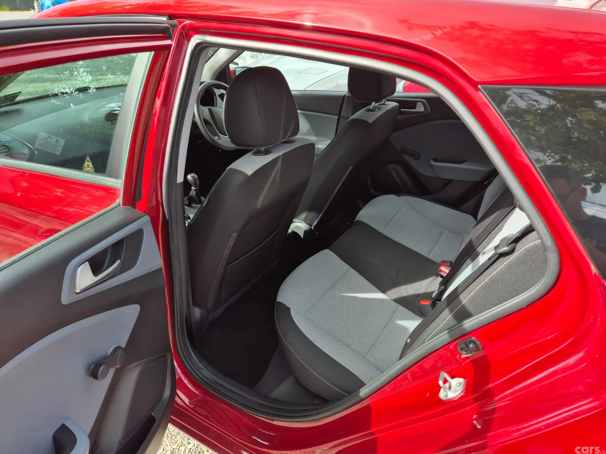 Hyundai i20 Hatchback, Petrol, 2016, Red
