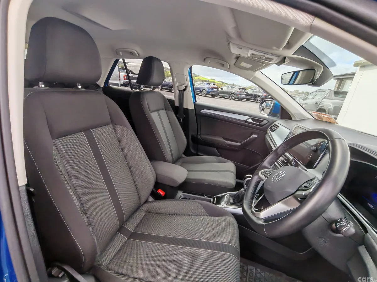 Volkswagen T-Roc SUV, Petrol, 2025, Blue
