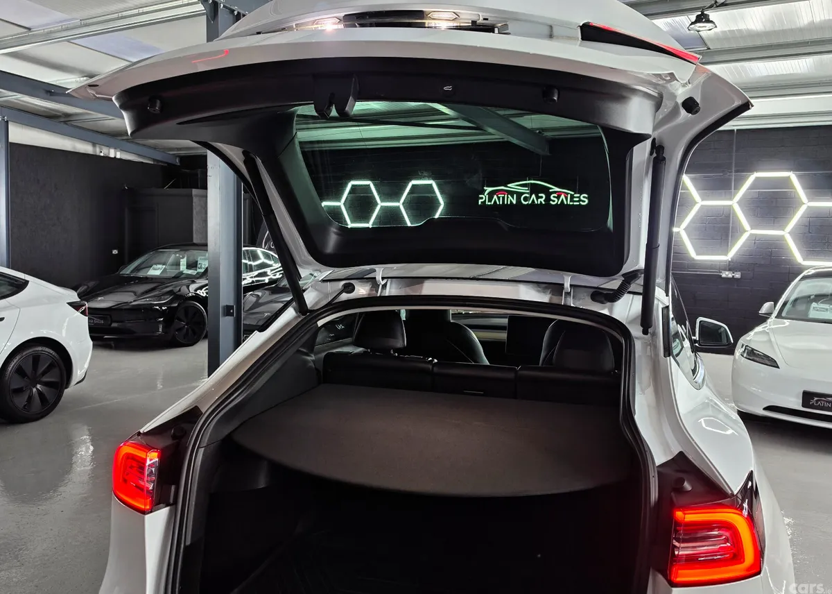 Tesla Model Y MPV, Electric, 2023, White