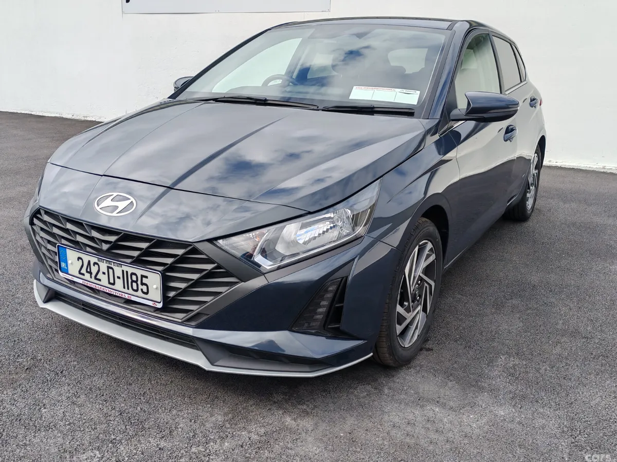 Hyundai i20 Hatchback, Petrol, 2024, Grey