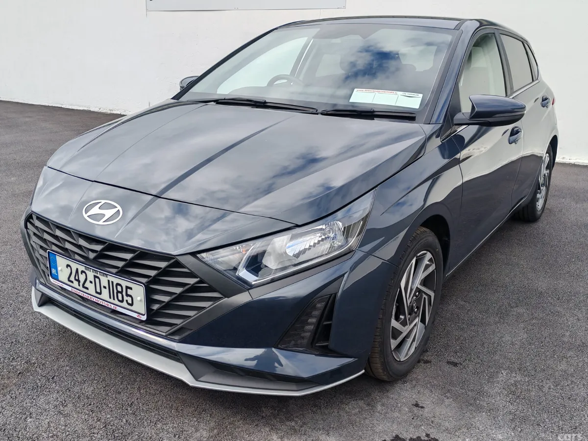 Hyundai i20 Hatchback, Petrol, 2024, Grey