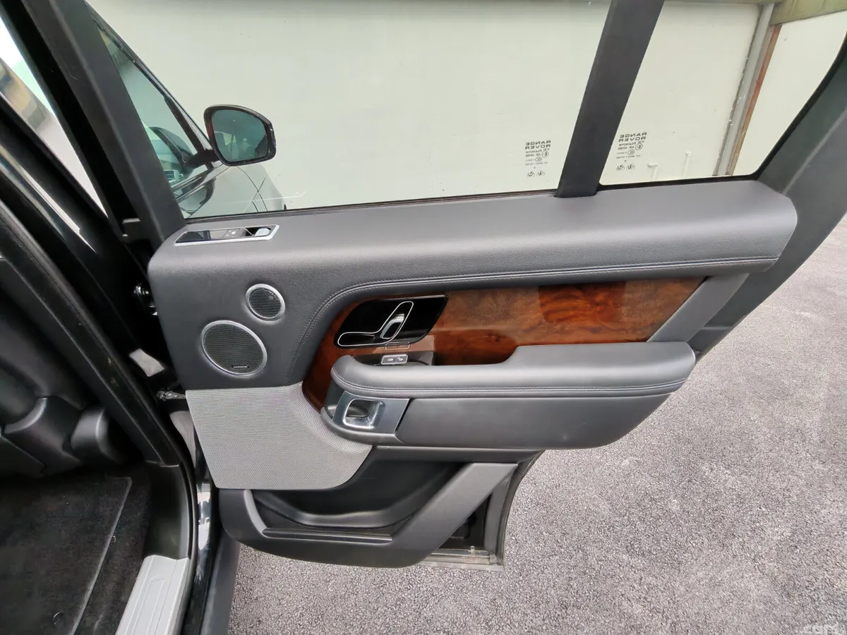 Land Rover Range Rover SUV, Petrol Plug-in Hybrid, 2019, Black
