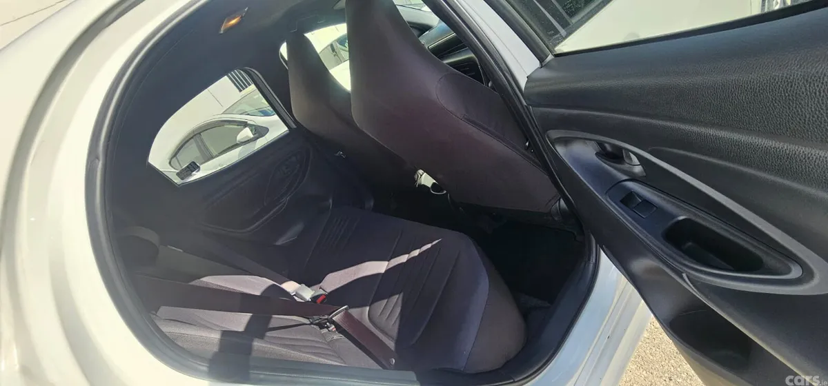 Toyota Yaris Hatchback, Petrol, 2021, White