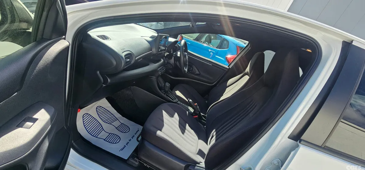 Toyota Yaris Hatchback, Petrol, 2021, White
