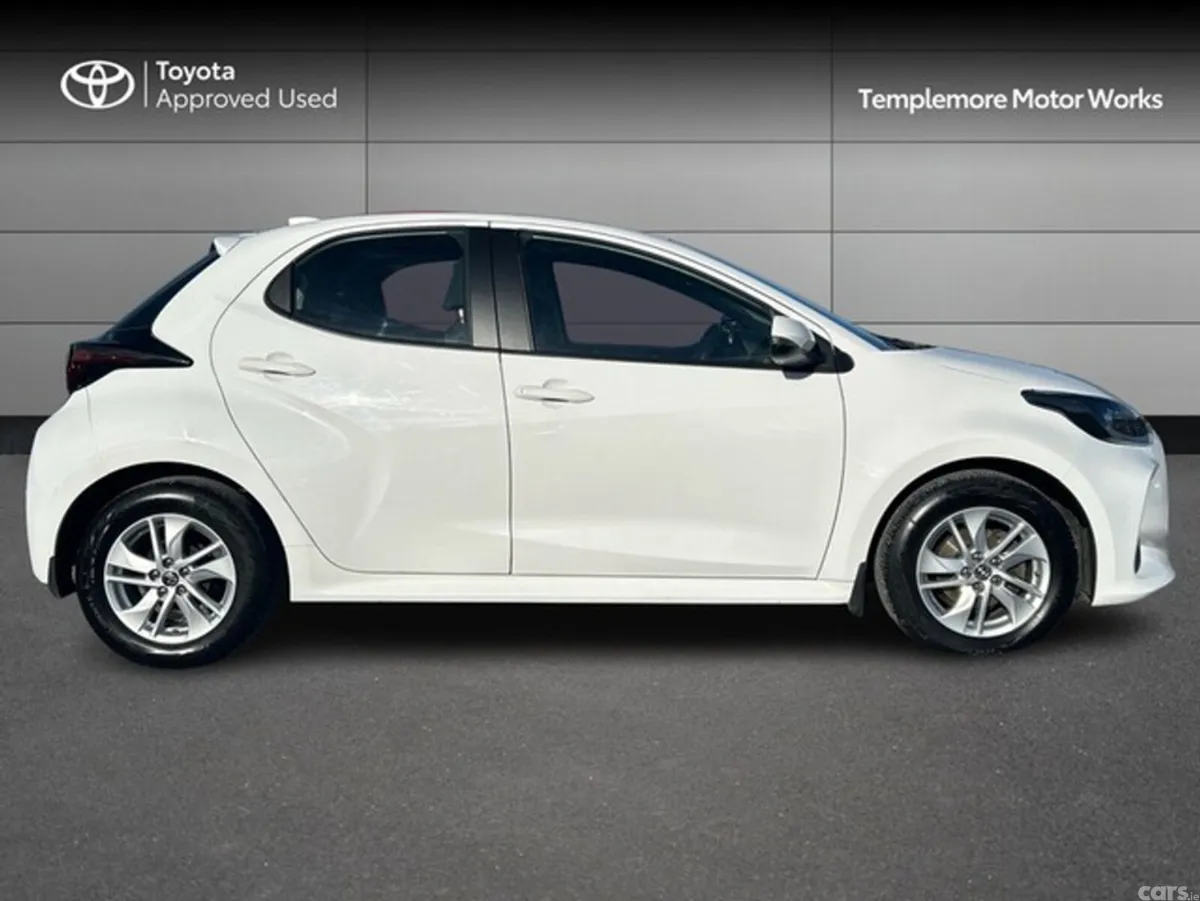 Toyota Yaris Hatchback, Petrol, 2025, White
