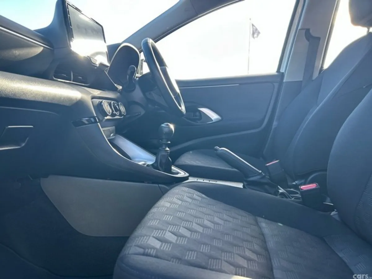 Toyota Yaris Hatchback, Petrol, 2025, White