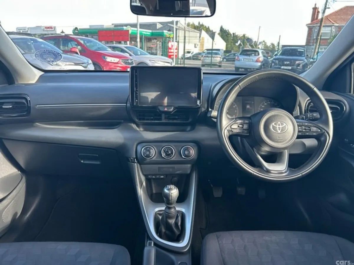 Toyota Yaris Hatchback, Petrol, 2025, White