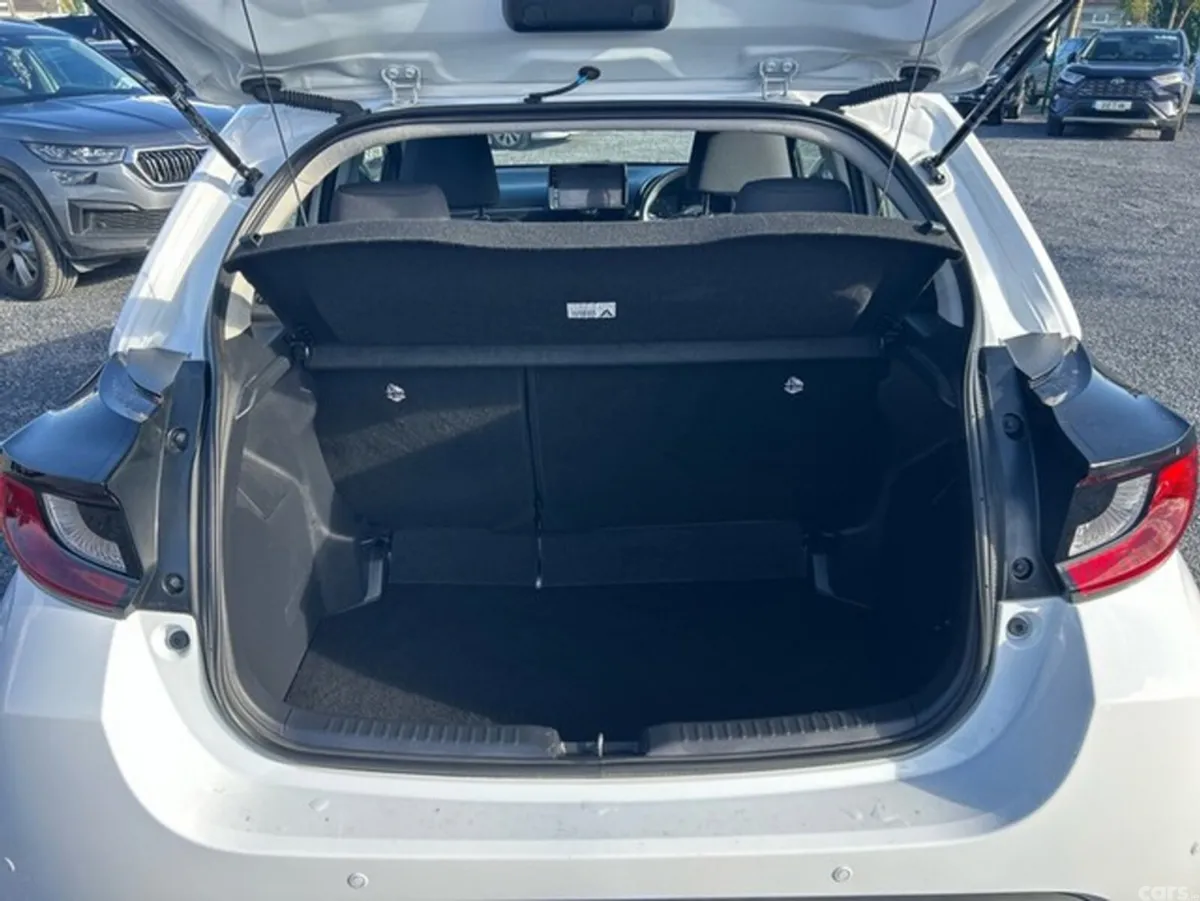 Toyota Yaris Hatchback, Petrol, 2025, White