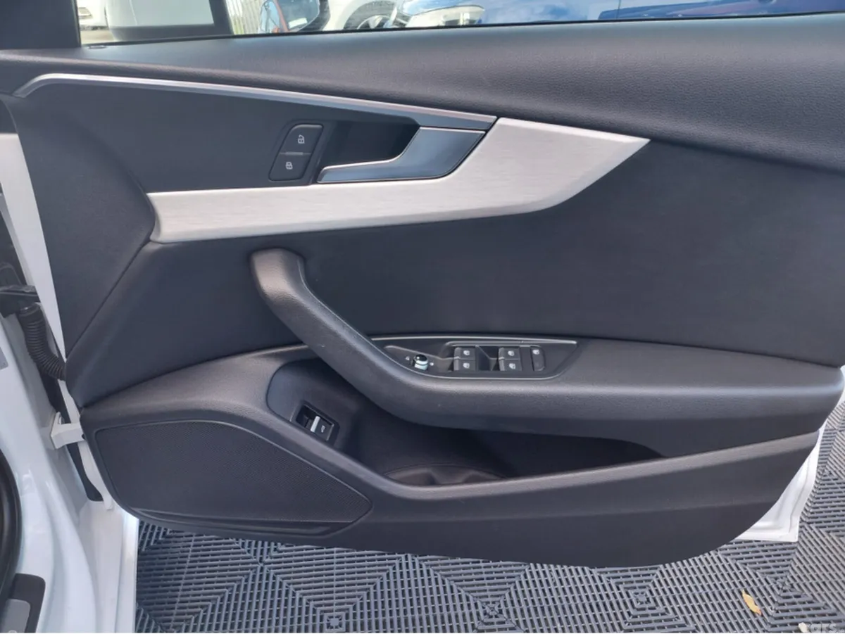 Audi A4 Estate, Petrol, 2018, White