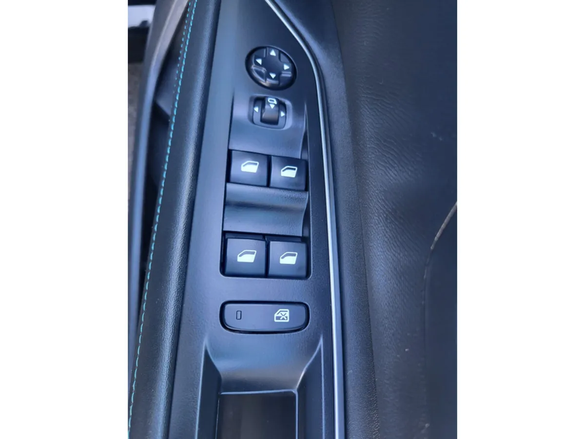 Peugeot 3008 MPV, Diesel, 2021, Black