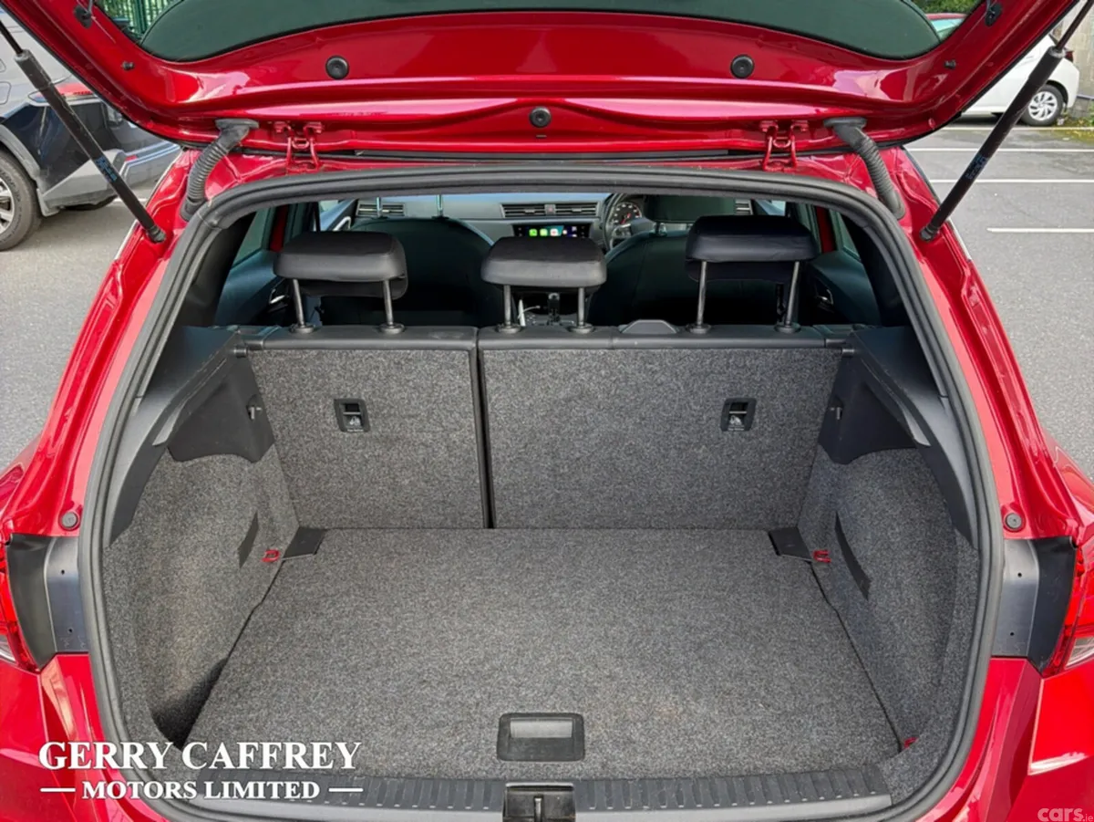 SEAT Arona Hatchback, Petrol, 2020, Red