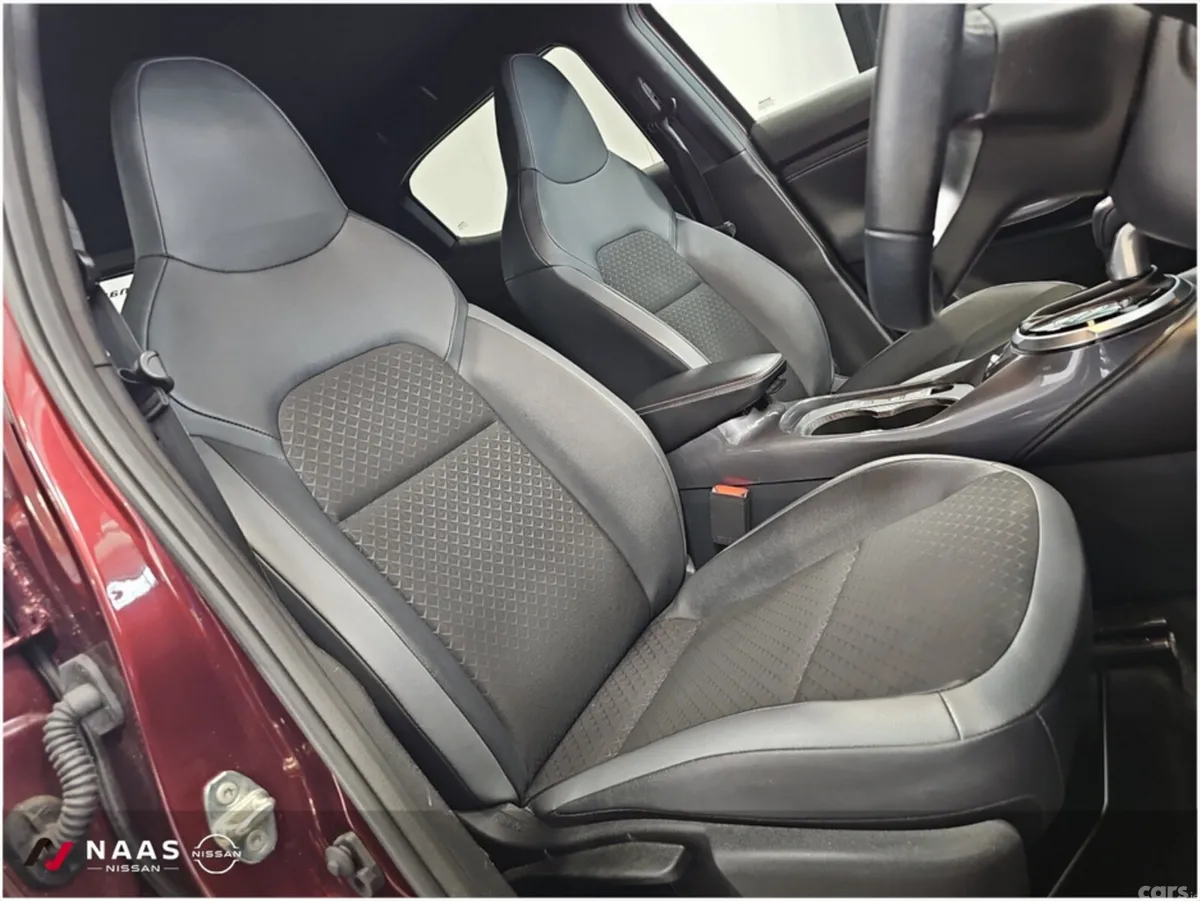 Nissan Juke MPV, Petrol, 2023, Red