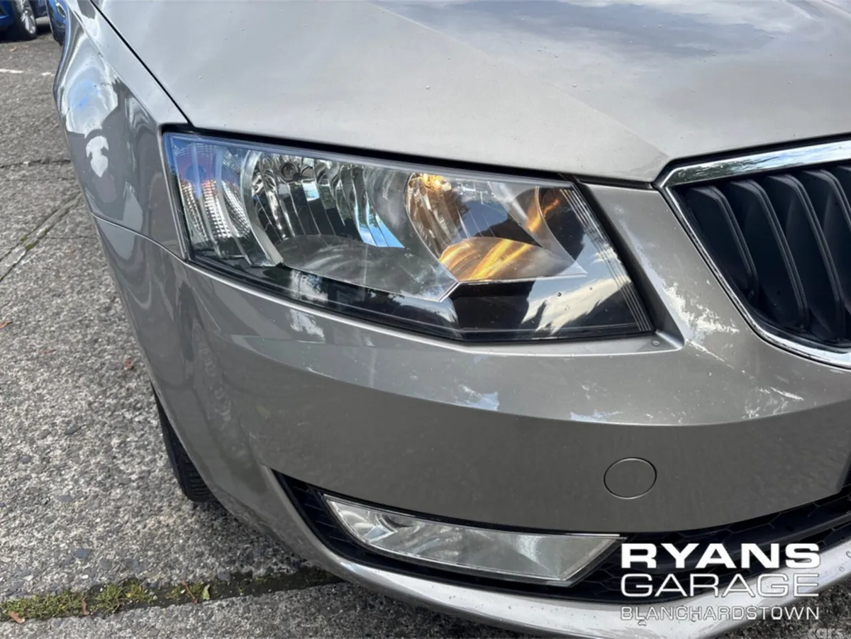 Skoda Octavia Hatchback, Diesel, 2015, Beige