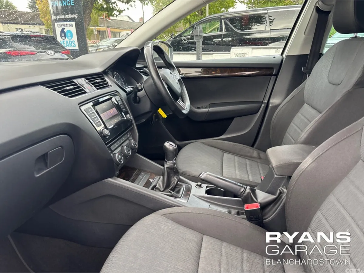 Skoda Octavia Hatchback, Diesel, 2015, Beige