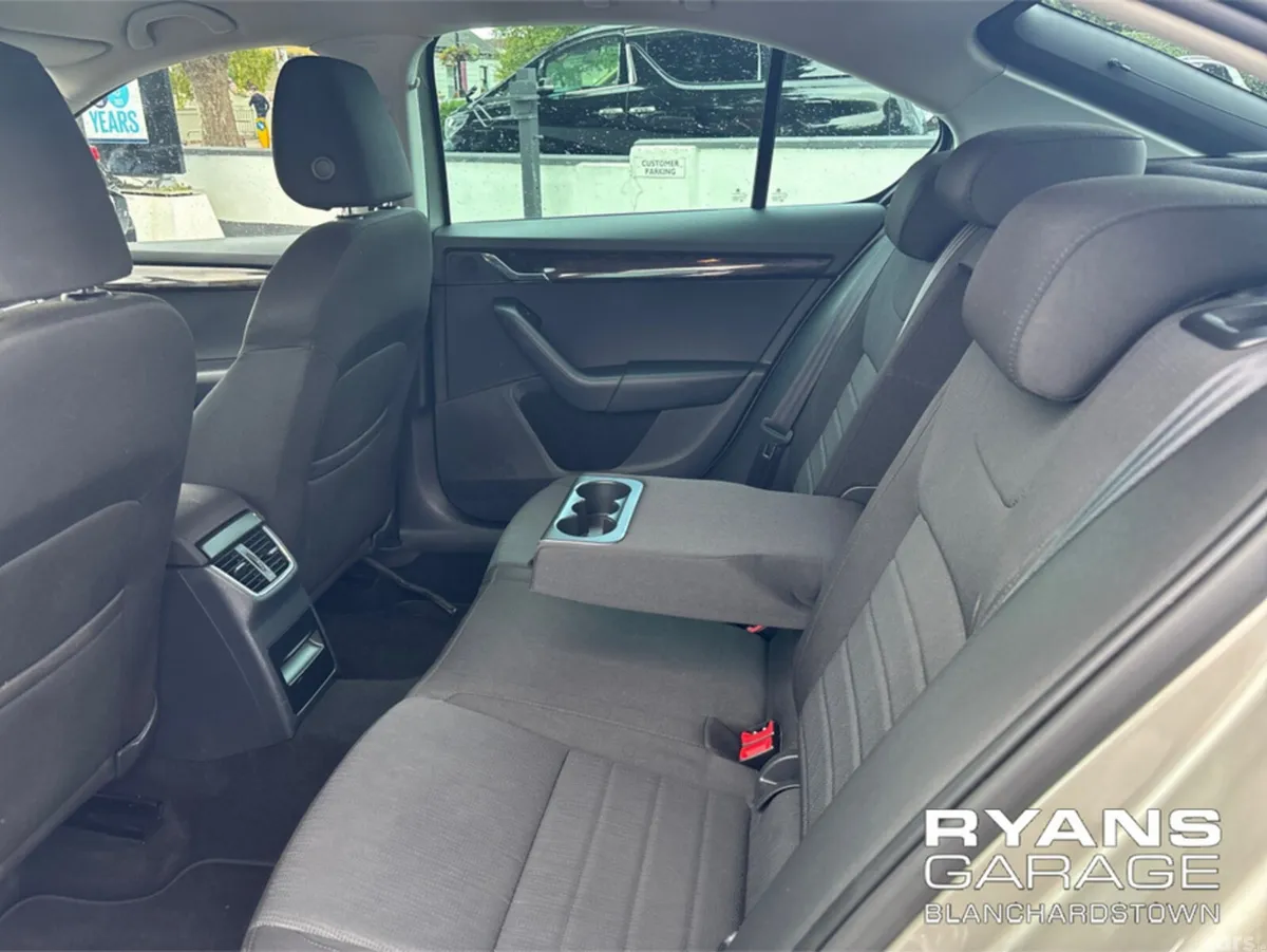 Skoda Octavia Hatchback, Diesel, 2015, Beige