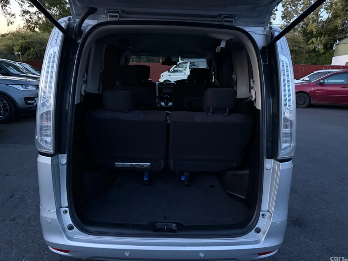 Nissan Serena MPV, Petrol Hybrid, 2015, Silver