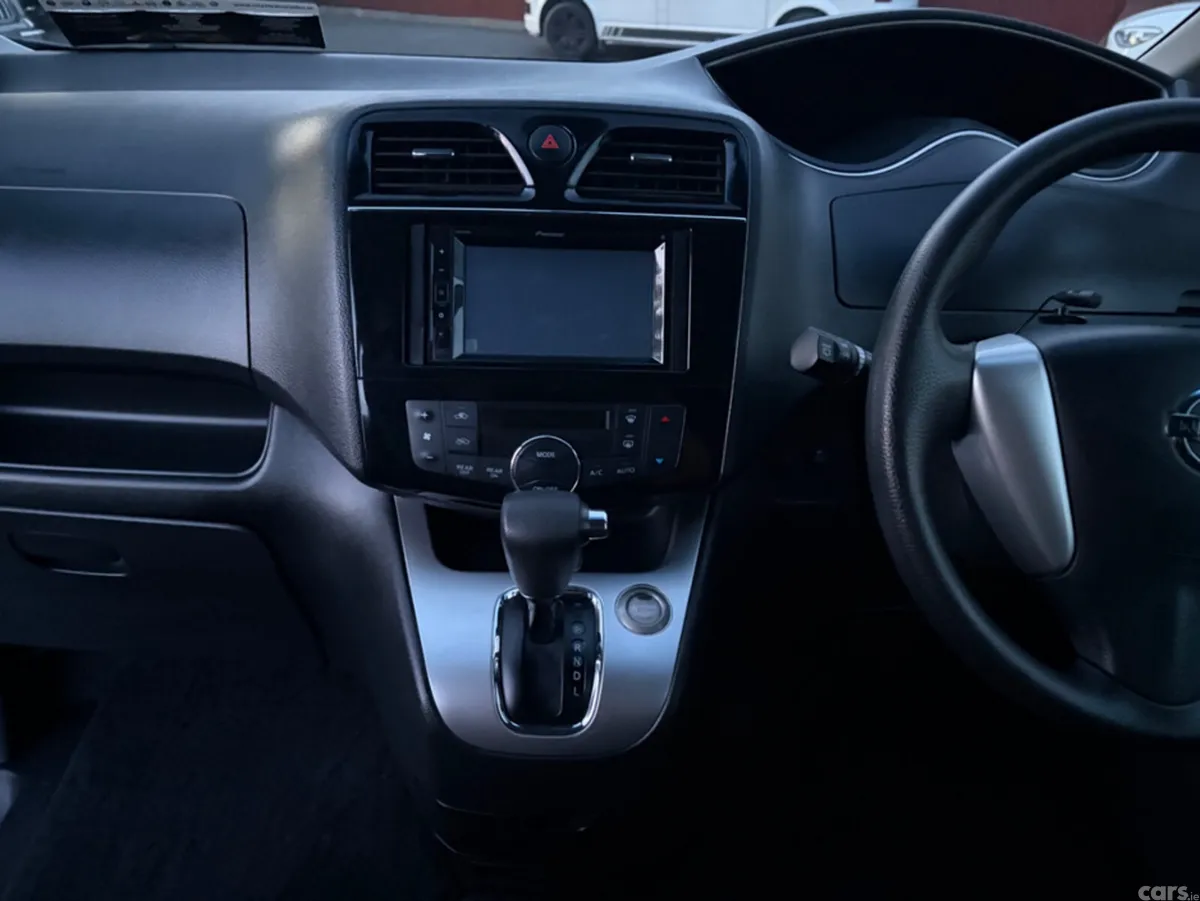 Nissan Serena MPV, Petrol Hybrid, 2015, Silver